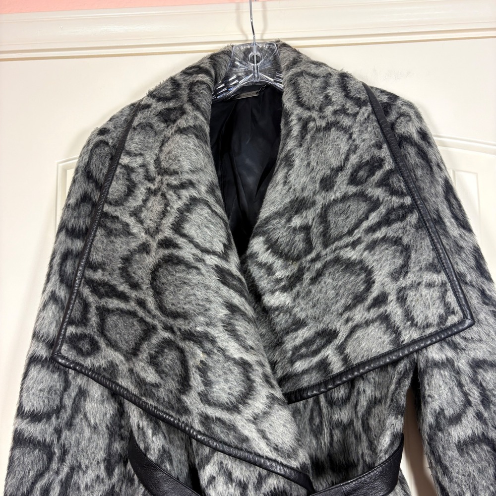 Diane Von Furstenberg Gray Leopard Faux Fur Coat Asymmetrical Shawl Collar L - Picture 8 of 16